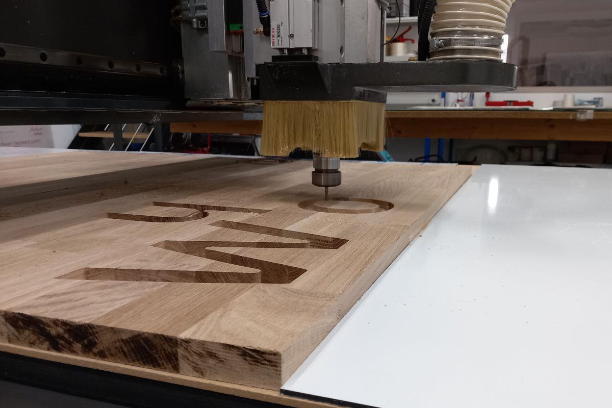 fraiseuse lettrage chêne massif non abouté 35 mm fraiseuse lettrage chêne massif non abouté 35 mm