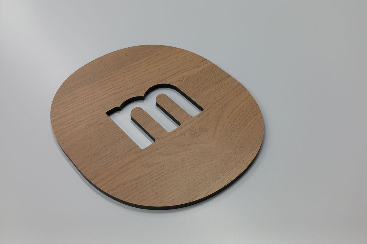 découpe usinage Trespa Météon 8 mm décor chêne découpe usinage Trespa Météon 8 mm décor chêne