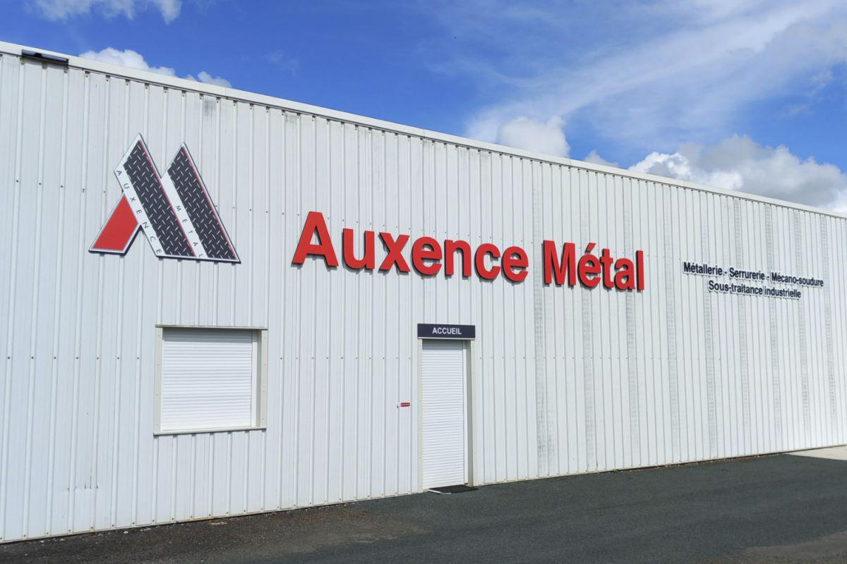 découpe enseigne et logo en Komacel 30 mm découpe enseigne et logo en Komacel 30 mm